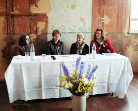 “Trialogue” about the role of women in the three religions. From the left: Khola Maryam Hübsch, who is based in Frankfurt; Professor Edith Franke, who moderates the trialogue; Professor Ulrike Wagner-Rau; and Monika Bunk. The last three women are all based in Marburg. Photo credits: Friedel Schultheis, Weimar-Roth